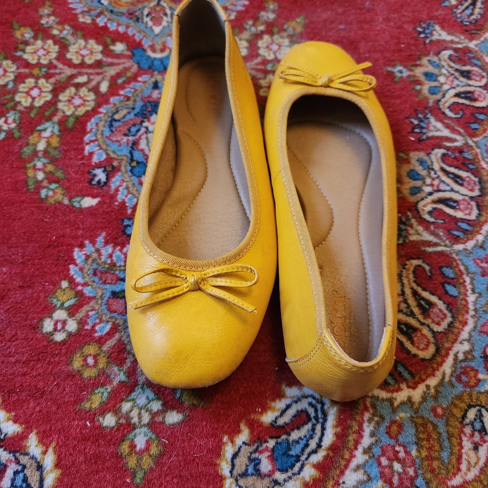Born Leather Yellow Women's Flats with Bow Accent - Picture 3 of 6